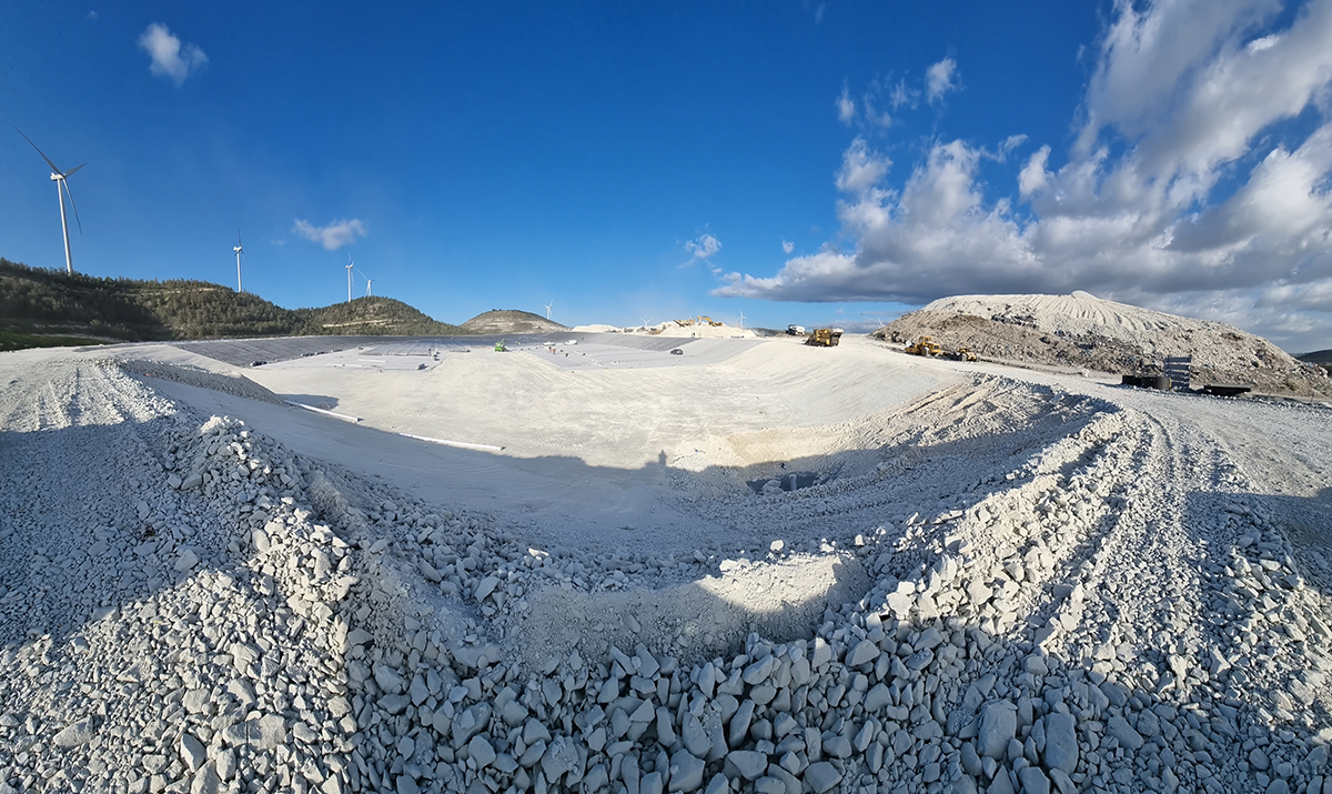 Utilizzo di un geocomposito bentonitico per l’impermeabilizzazione del fondo di una discarica, Pentakomo – Cipro