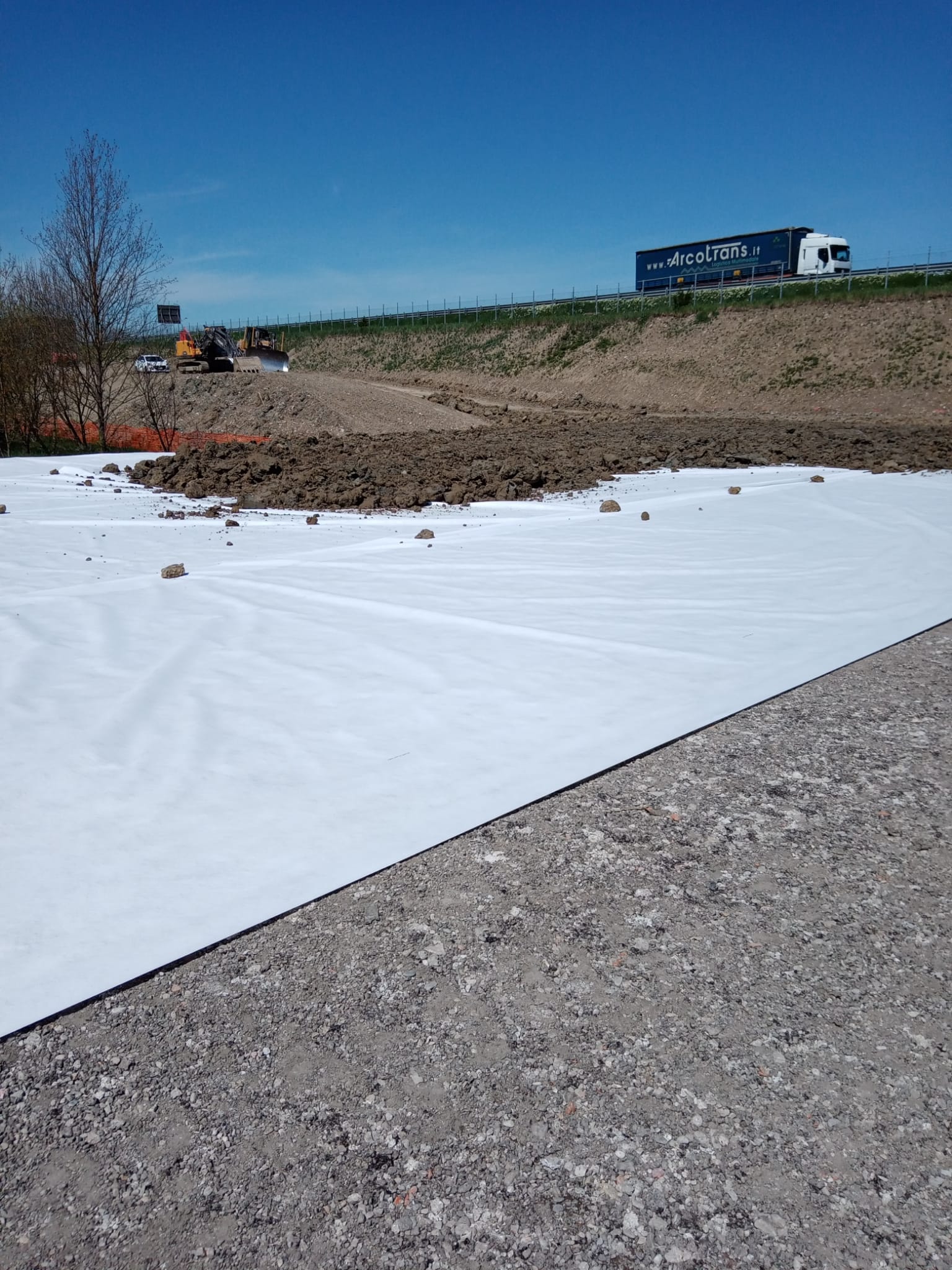 Strato di separazione e filtrazione mediante geotessile nontessuto nella realizzazione di una strada, San Cesario sul Panaro (MO)