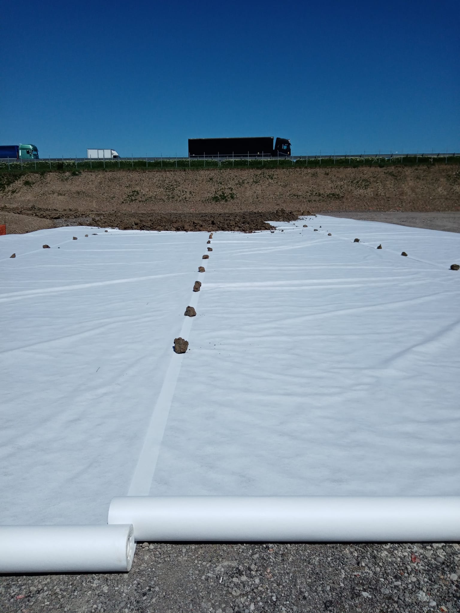 Strato di separazione e filtrazione mediante geotessile nontessuto nella realizzazione di una strada, San Cesario sul Panaro (MO)