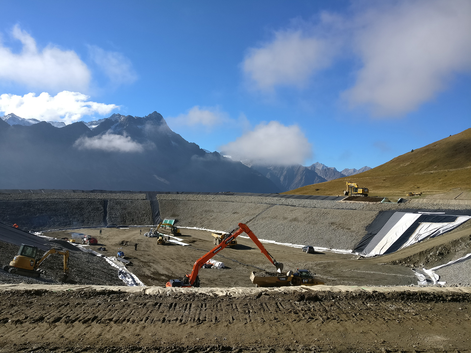 Protezione dell’impermeabilizzazione del bacino di innevamento artificiale, Valbiolo, Passo del Tonale (TN)