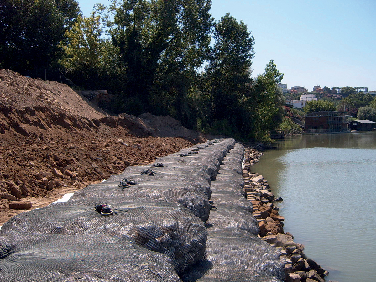 Argini in terra rinforzata e con protezione al piede, fiume Tevere, Roma (RM)