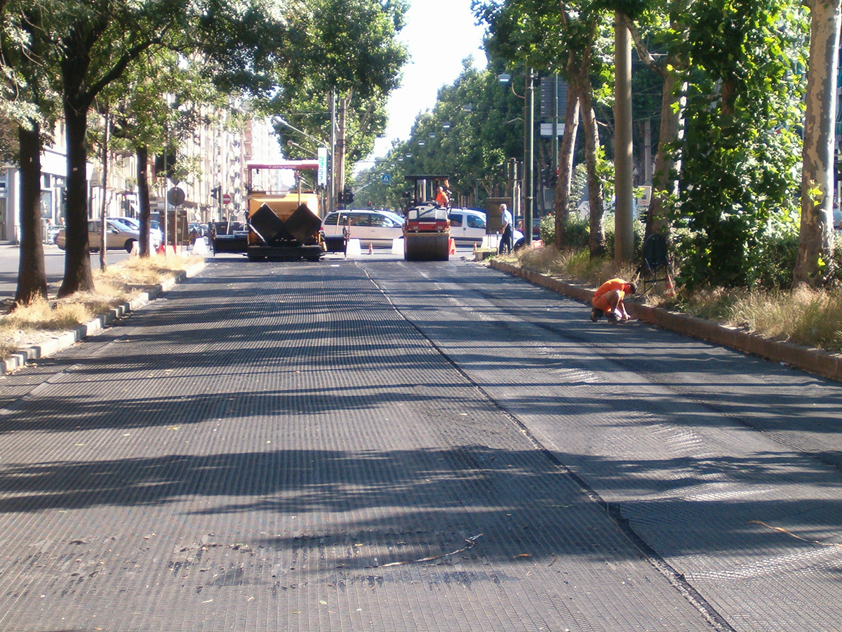 Ripristino e rinforzo della pavimentazione stradale mediante l’uso di geogriglie, Torino (TO)